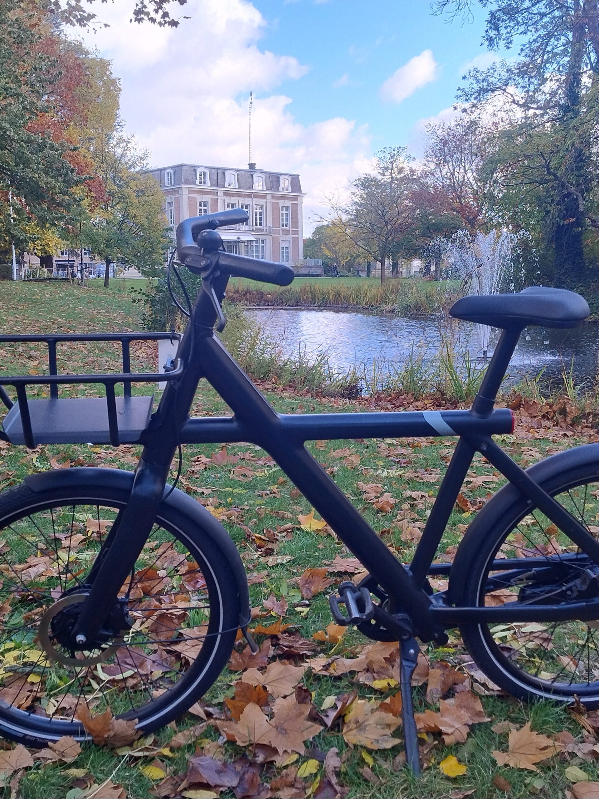 VanMoof bikes and parts at Vanmoofista